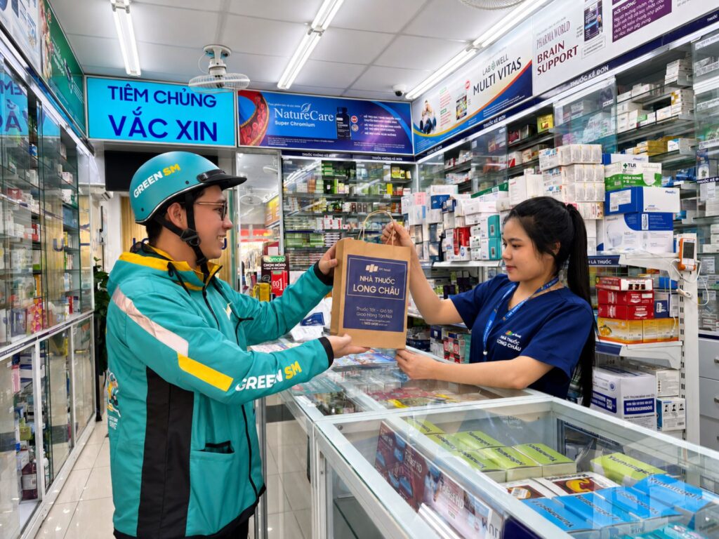 Green SM và Long Châu triển khai giao thuốc bằng xe máy điện tại hơn 1.500 nhà thuốc